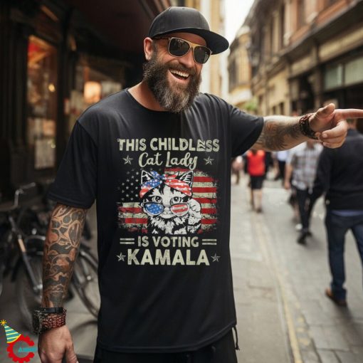 This Childless Cat Lady is Voting Kamala Harris 2024 T Shirt