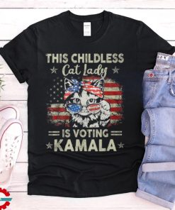 This Childless Cat Lady is Voting Kamala Harris 2024 T Shirt