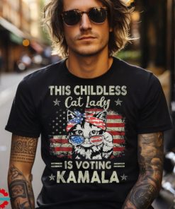 This Childless Cat Lady is Voting Kamala Harris 2024 T Shirt