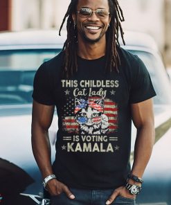 This Childless Cat Lady is Voting Kamala Harris 2024 T Shirt