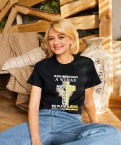 Official Never Underestimate A Woman Who Believes In Jesus And Loves Pittsburgh Steelers T Shirt