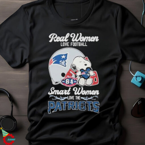 Real Women Love Football Smart Women Love The New England Patriots T Shirt