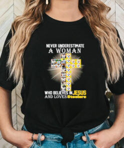 never underestimate a woman who believes in Jesus and loves Pittsburgh Steelers shirt