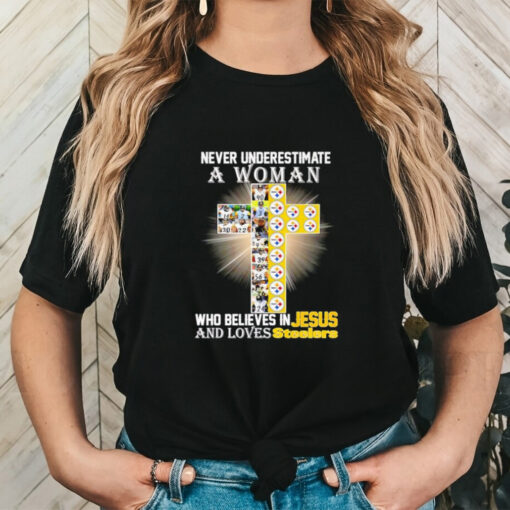 never underestimate a woman who believes in Jesus and loves Pittsburgh Steelers shirt