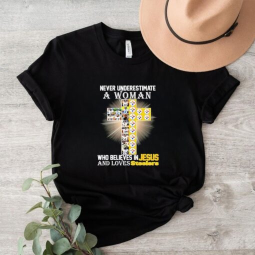 never underestimate a woman who believes in Jesus and loves Pittsburgh Steelers shirt