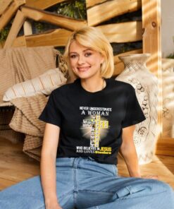 never underestimate a woman who believes in Jesus and loves Pittsburgh Steelers shirt