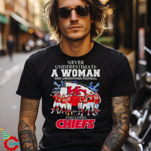 Official Never underestimate a woman who understand football and loves Kansas City Chiefs football 2024 T shirt