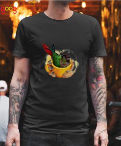 Parrot-in-a-cup-of-Conure
