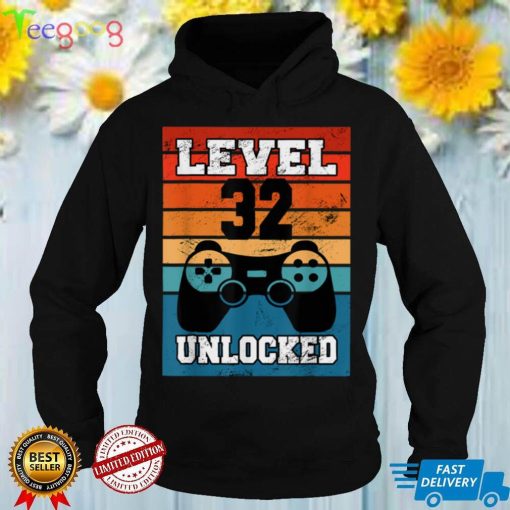 level 32 unlocked 32 Years Old retro 80s 32nd Birthday gamer T Shirt
