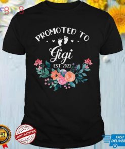 Promoted to Gigi Est 2022 Women Flower First Time Grandma T Shirt