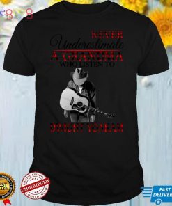 Never Underestimate a Grandma who listens to Dwight Yoakam Essential T Shirt
