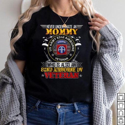 Womens Never Undertimate An Mom 82nd Airborne Paratrooper V Neck T Shirt